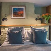Crown 2nd room (6 of 11).jpg