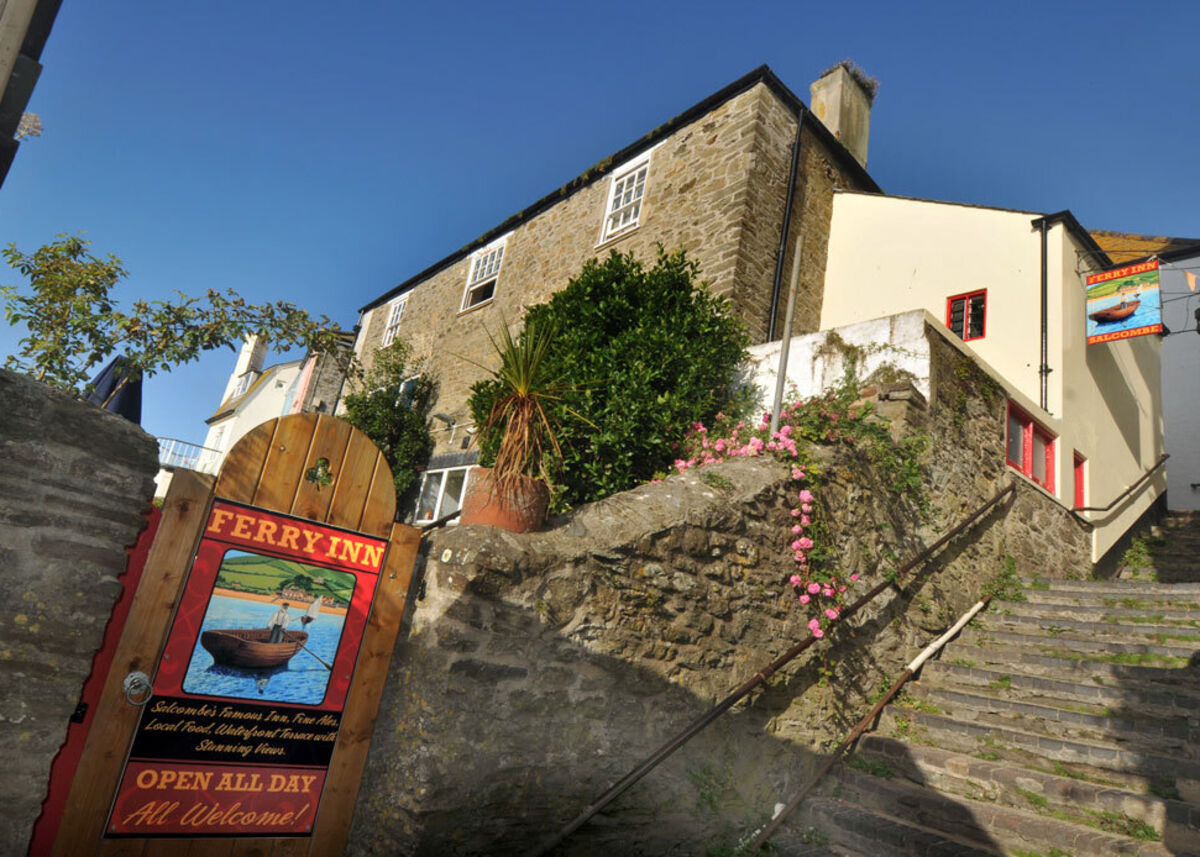 Ferry_Salcombe.jpg