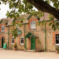 Three Horseshoes front