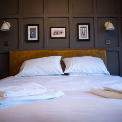 West Bay rooms Tally Ho! (3 of 8)