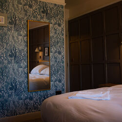 West Bay rooms Tally Ho! (7 of 8)